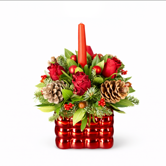 Χριστουγεννιάτικη σύνθεση με κόκκινο κερί και τριαντάφυλλα