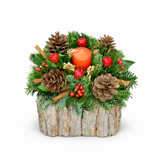 Χριστουγεννιάτικη σύνθεση με κερί, κουκουνάρια και φυσικό ξύλο